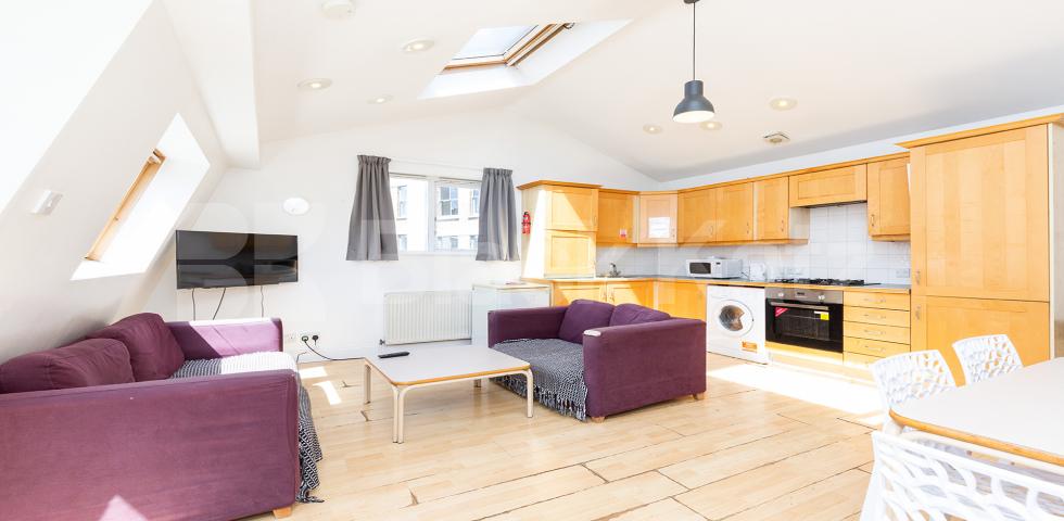 			WAREHOUSE CONVERSION, 3 Bedroom, 1 bath, 1 reception Apartment			 Crawford Passage EC1R, FARRINGDON / CLARKENWELL